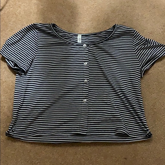 Black and white linned Crop top - Picture 1 of 2